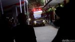 2 Ambulans Kembali Bawa Kantong Jenazah ke RS Polri