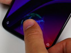 Menggenggam OnePlus 6T, RAM 8 GB dan Fingerprint di Layar