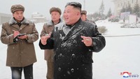 Tak diketahui kapan Kim Jong Un melakukan inspeksi. Hanya saja KCNA merilis foto tersebut pada hari ini, Selasa (30/10). (Foto: Dok. KCNA via Reuters)
