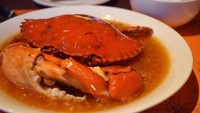 Saat orang berkunjung ke Singapura rasanya tak boleh melewatkan seporsi kepiting ini. Makin enak dinikmati hangat-hangat. Foto : instagram @atsuya0814