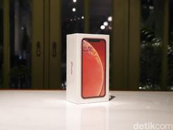 Unboxing iPhone XR Warna Coral yang Berpenampilan Kece