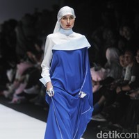 Desainer Norma Hauri terinspirasi Jakarta sebagai kota urban dengan segala pesona di dalamnya, di Jakarta Fashion Week 2019, Senayan City, Jakarta, Sabtu [20/10/2018]. Foto: mohammad Abduh/Wolipop