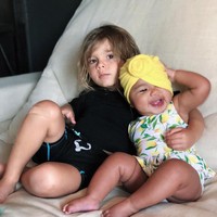Menurut sumber, anak-anak tiga bersaudari Kardashian juga menikmati waktu mereka di Bali, terutama saat bermain di pantai. Menginap di Soori Hotel, dikabarkan liburan keluarga Kardashian di Bali ini menghabiskan $30,000 atau Rp 465 juta. Foto: Instagram @kourtneykardash