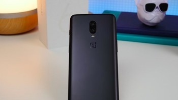 OnePlus memodali ponsel barunya dengan prosesor Snapdragon 845. Ada dua pilihan RAM yang tersedia, yakni 6 GB dan 8 GB. Foto: Mashable