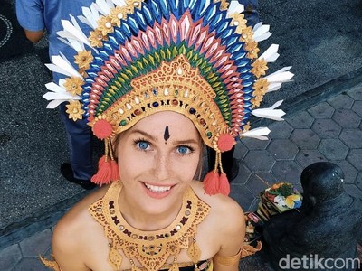 Katerina Syslova, Mahasiswi Cantik Ceko yang Cinta Bali