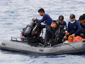 Melihat Para Penyelam TNI AL Mencari Badan Lion Air JT 610