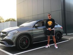 Gaya Selangit Ronaldo, Instagrammer Terpopuler Sejagat