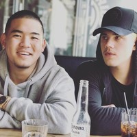 Meskipun Brad berambut pendek sementara Justin Bieber sudah lebih gondrong, kemiripan mereka tetap tak terbantahkan. Situs Buzzfeed yang pertama kali mengenali kalau Brad Sousa sangat mirip dengan Justin, yakni pada 2017 ketika dia mendatangi festival Octoberfest. Foto: Instagram/@bradsousaa