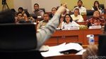 Berduka Peristiwa Lion Air, Sri Mulyani Berpita Hitam Rapat di DPR