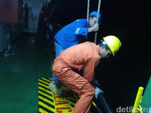 Tim BPPT Turunkan Alat Pelacak Sinyal Kotak Hitam Lion Air JT 610