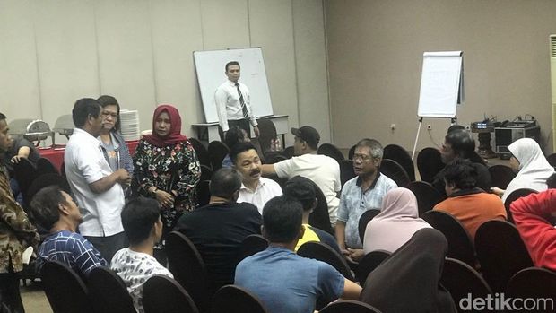 Pendiri Lion Group, Rusdi Kirana menemui keluarga korban pesawat Lion Air JT 610 di Hotel Ibis, Cawang, Jakarta Timur.