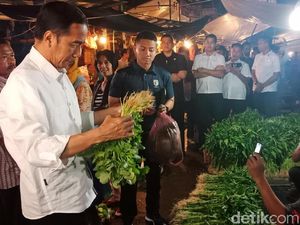 Blusukan ke Pasar Bogor, Jokowi Borong Tempe hingga Cabai