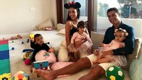 Namun hal itu tak membuat rumah tangganya menjadi kurang harmonis. Dok. Instagram/cristiano