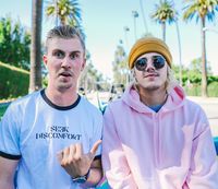 Foto Justin Bieber Makan Burrito dengan Cara Salah Ternyata Cuma 'Prank'
