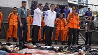 Ada puing-puing diduga serpihan pesawat dan properti diduga milik korban Lion Air JT 610.