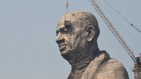 Para petani merasa berang dengan pembangunan patung itu karena merasa lokasi itu masih kekurangan fasilitas irigasi dasar. Selama bertahun-tahun, Vijendra Tadvi petani berusia 39 tahun di negara bagian barat, Gujarat, berjuang mendapatkan air irigasi untuk lahan pertanian seluas 1,2 hektare. (Foto: BBC Magazine)