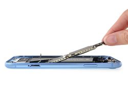 Mengintip Jeroan iPhone XR