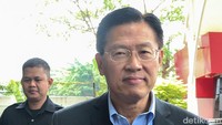 Sejauh ini dalam perkara tersebut, KPK sudah memeriksa 33 orang saksi. Febri menyebutkan pemeriksaan KPK dalam perkara itu berfokus pada 5 hal, yaitu alur dan proses perizinan Meikarta dari perspektif aturan dan prosedur di Pemkab Bekasi, proses rekomendasi tahap satu dari Pemprov Jawa Barat pada Pemkab Bekasi terkait proses perizinan Meikarta, alur dan proses internal di Lippo terkait dengan perizinan Meikarta, dan juga sumber dana dugaan suap terhadap Bupati Bekasi dkk. Selain itu, KPK juga mendalami apakah ada atau tidak ada perbuatan korporasi dalam perkara ini.