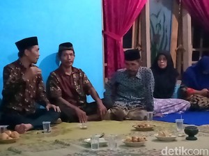 Dikunjungi Bupati Madiun, Ortu Pramugari Lion Air JT 610 Masih Shock