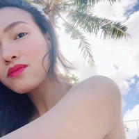  Wanita lulusan Psikologi ini juga menambahkan jika dirinya mendapatkan tawaran untuk jadi model dan akting, namun ia belum menandatangani kontrak apapun. Untuk saat ini, Joyce ingin fokus pada bisnis online-nya. Foto: Facebook