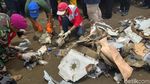 Foto: Sepatu-Sandal Diduga Milik Korban Lion Air di Karawang