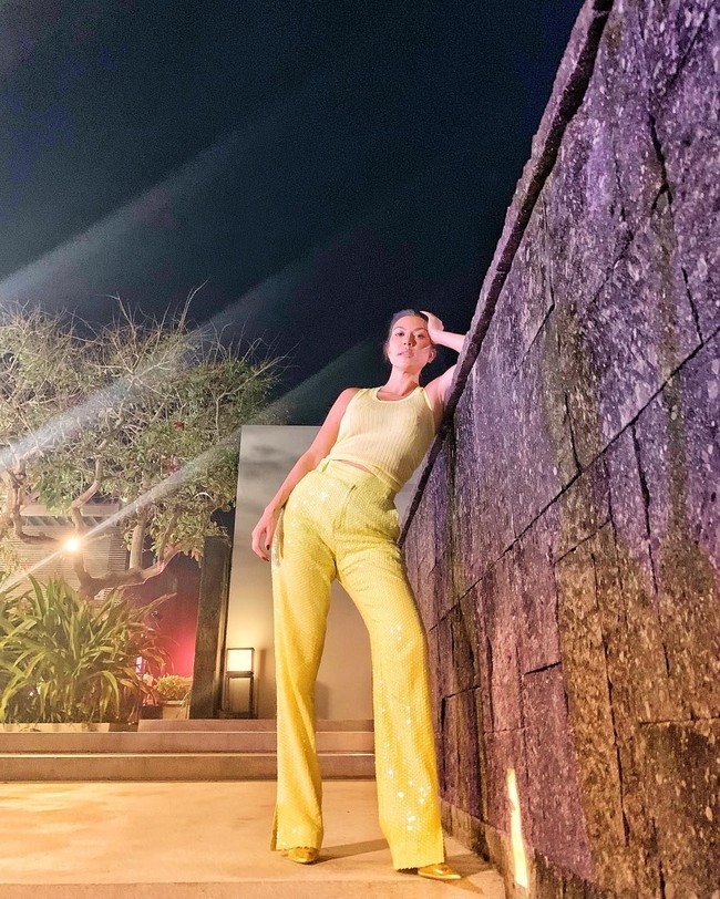 Beberapa waktu lalu tiga bersaudari Kardashian diketahui memboyong anak-anak mereka untuk liburan di Bali. Dilansir E!, perjalanan tersebut adalah dalam rangka merayakan ulang tahun Kim yang ke-38. Foto: Instagram @kourtneykardash