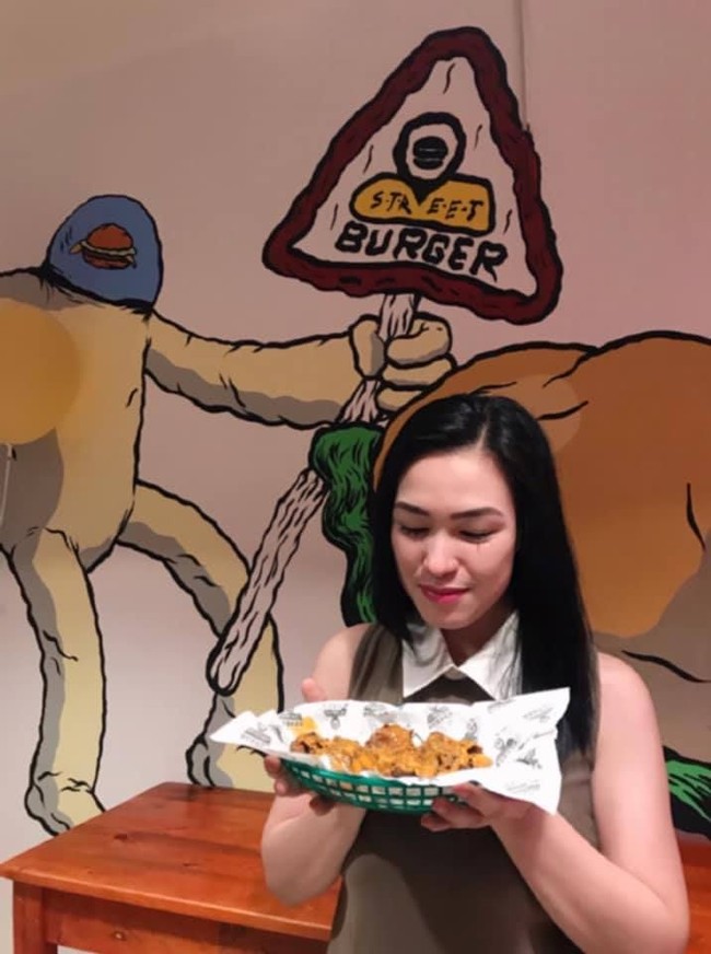 Aku suka perhatian dan perasaan disukai. Ada banyak orang yang menginginkan nomorku tetapi aku hanya tersenyum dan tertawa. aku belum mencoba berkencan karena ada aturan ketat tentang pengemudi dan penumpang, ungkap Joyce Foto: Facebook