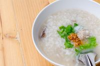 Enaknya Hangatkan Perut Pakai Semangkuk Bubur China di Sini
