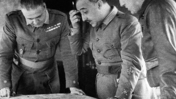 Jenderal Franco memenangkan perang saudara yang berkecamuk di Spanyol sejak 1936. (