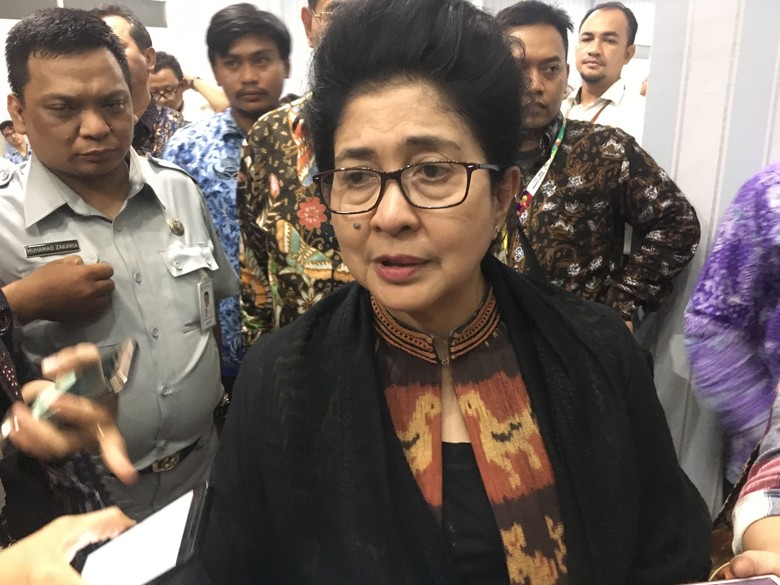 Menkes Temui Keluarga Staf Kemenkes Korban Lion JT 610 di RS Polri Menkes Temui Keluarga Staf Kemenkes Korban Lion JT 610 di RS Polri