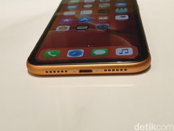 Unboxing iPhone XR Warna Coral yang Berpenampilan Kece