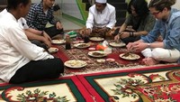 Dul adalah anak bungsu pasangan Maia Estianty dan Ahmad Dhani. Adik dari Al dan El ini beberapa kali memamerkan momen makan-makan.  Foto: instagram @duljaelani