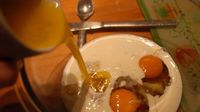 Dianggap Aneh, Ada Orang Makan Sereal Pakai Es Batu dan Mie Pakai Roti