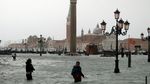 Foto: Banjir Terburuk di Venesia dalam 10 Tahun Terakhir