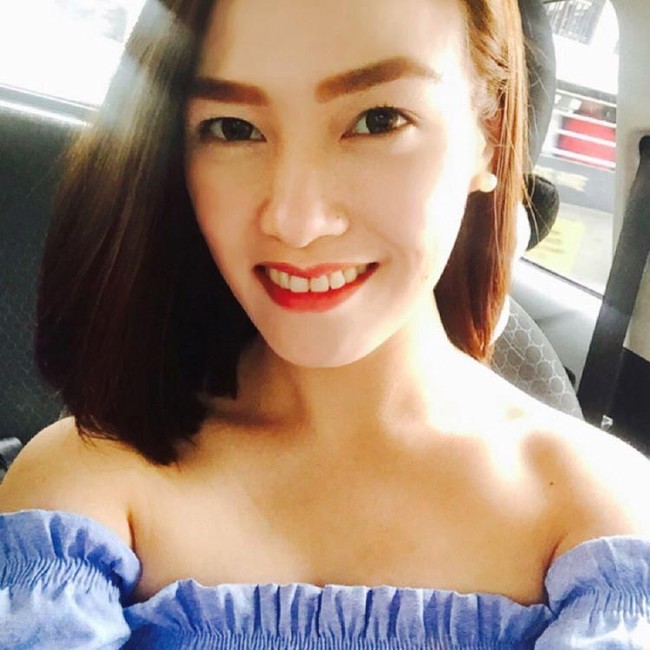 Joyce Tadeo jadi selebriti di media sosial setelah ia berhenti dari pekerjaannya di sebuah perusahaan farmasi, dan mulai mengemudi untuk taksi online. Foto: Facebook