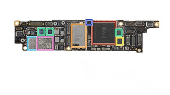 Salah satunya ada chip A12 Bionic (merah), ditemani dengan modul yang tampaknya untuk wi-fi atau bluetooth (jingga). Foto: ifixit