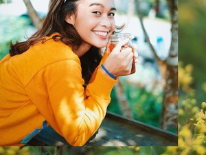 Pose Cantik Conchita Caroline Saat Kulineran hingga Diet Kentang yang Hits