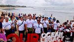 Momen Menteri Susi saat Lepas Anak Penyu di Bali