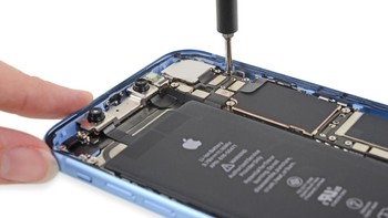 Sekarang, giliran sirkuitnya yang akan dibongkar. Foto: ifixit