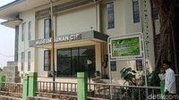 Museum Sunan Giri adalah destinasi yang berada di area Makam Sunan Giri Gresik. Objek wisata peninggalan sejarahnya dapat mengedukasi masyarakat (Intan Puspita/detikTravel)
