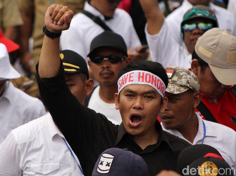 Pemkot Bandung Siapkan Solusi Untuk Honorarium Guru Honorer Pemkot Bandung Siapkan Solusi Untuk Honorarium Guru Honorer