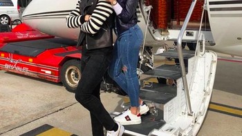 Di pesawat pribadi mereka. Foto: Instagram