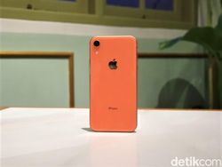 Unboxing iPhone XR Warna Coral yang Berpenampilan Kece