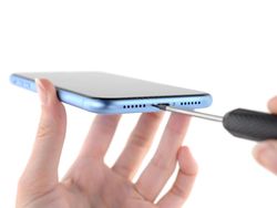 Mengintip Jeroan iPhone XR