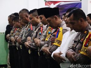 Polres Gresik Gelar Salat Gaib Korban Pesawat Lion Air JT 610