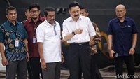 Pendiri Lion Group Rusdi Kirana datang dengan didampingi Dirut Lion Air Edward Sirait.