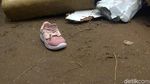 Foto: Sepatu-Sandal Diduga Milik Korban Lion Air di Karawang
