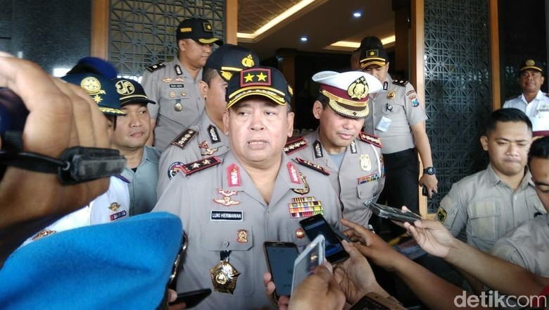 Polisi Temukan Buku-buku Radikalisme di Rumah Penyerang Polisi Lamongan Polisi Temukan Buku-buku Radikalisme di Rumah Penyerang Polisi Lamongan