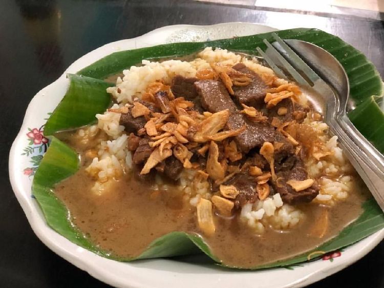 Yuk, Sarapan Nasi Gandul Khas Pati yang Hangat Mantap!