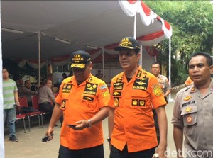 Kabasarnas Cek Ruang Forensik Korban Lion Air JT 610 di RS Polri